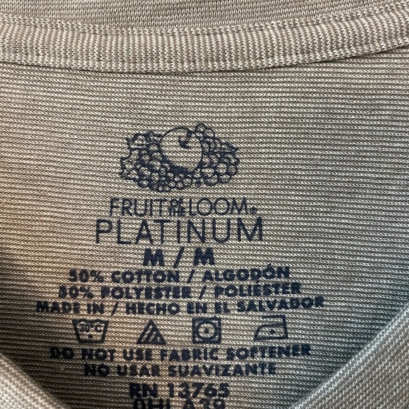 Mens Gray V-Neck T-Shirt Size Medium New With Tags - Picture 5 of 7